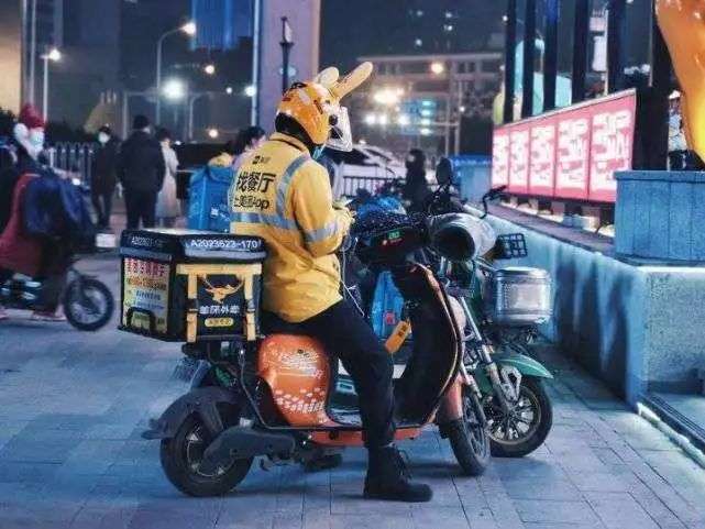 减轻餐饮商家压力 美团发布六项举措：困难中小商户佣金5%封顶