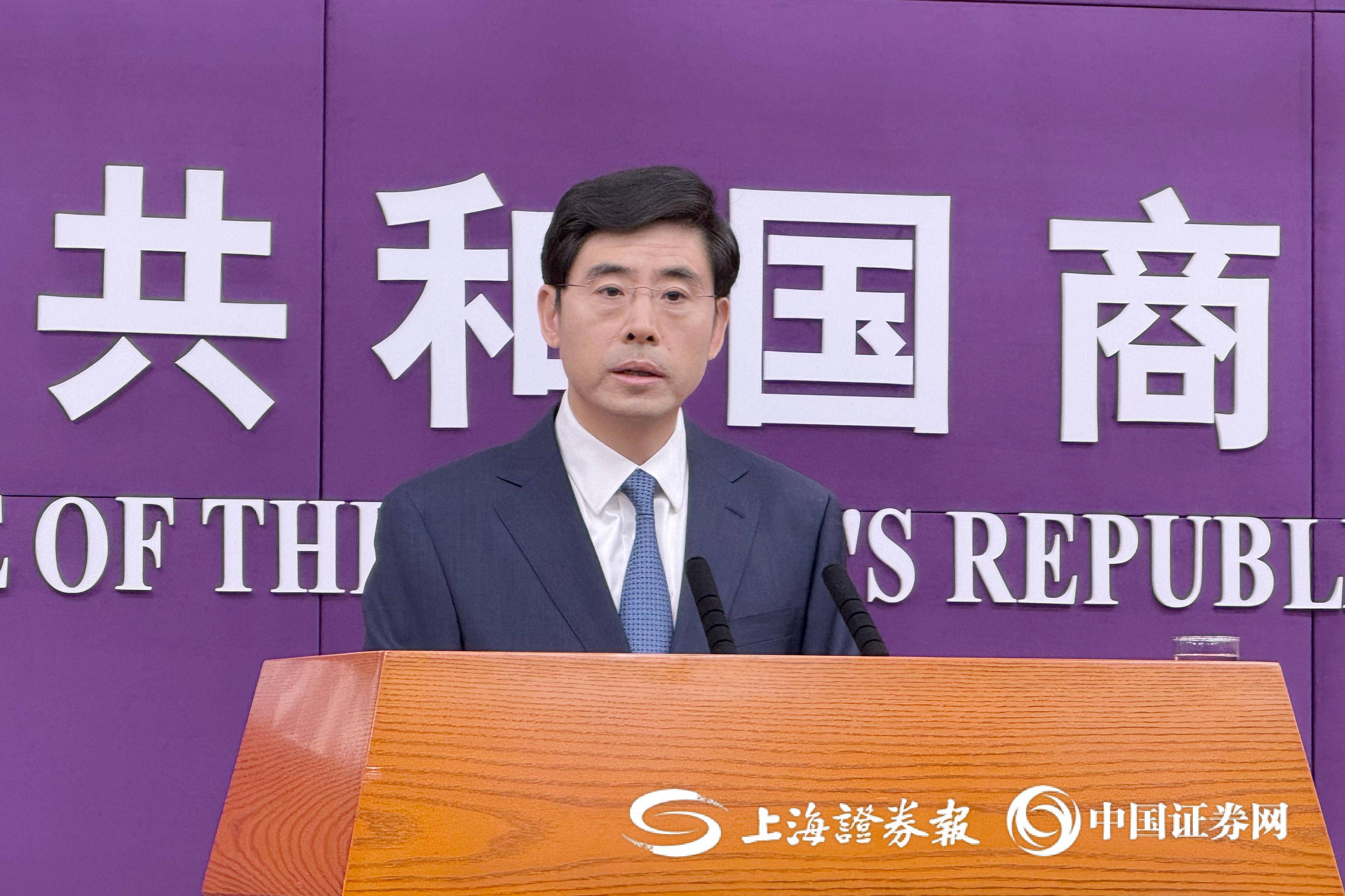 商务部新闻发言人就王文涛部长赴法国期间与欧盟委员会贸易和经济安全委员谢夫乔维奇会谈答记者问