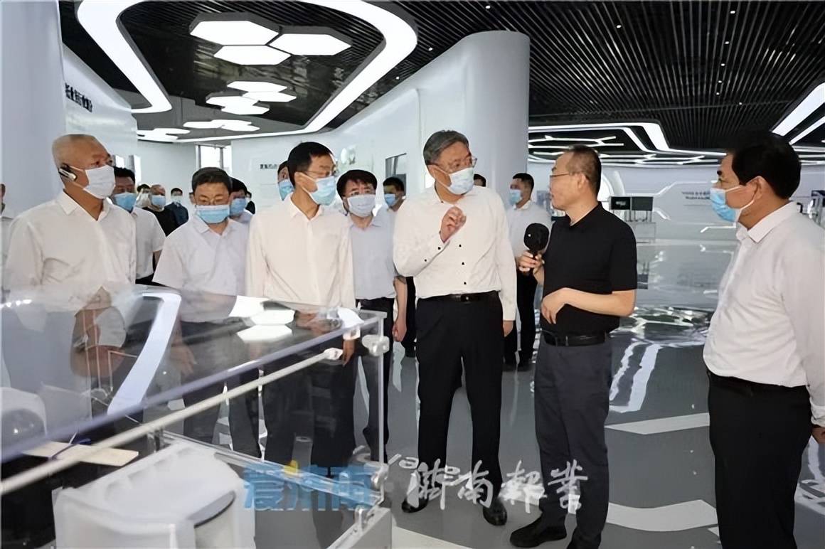 商务部新闻发言人就王文涛部长赴法国期间与欧盟委员会贸易和经济安全委员谢夫乔维奇会谈答记者问