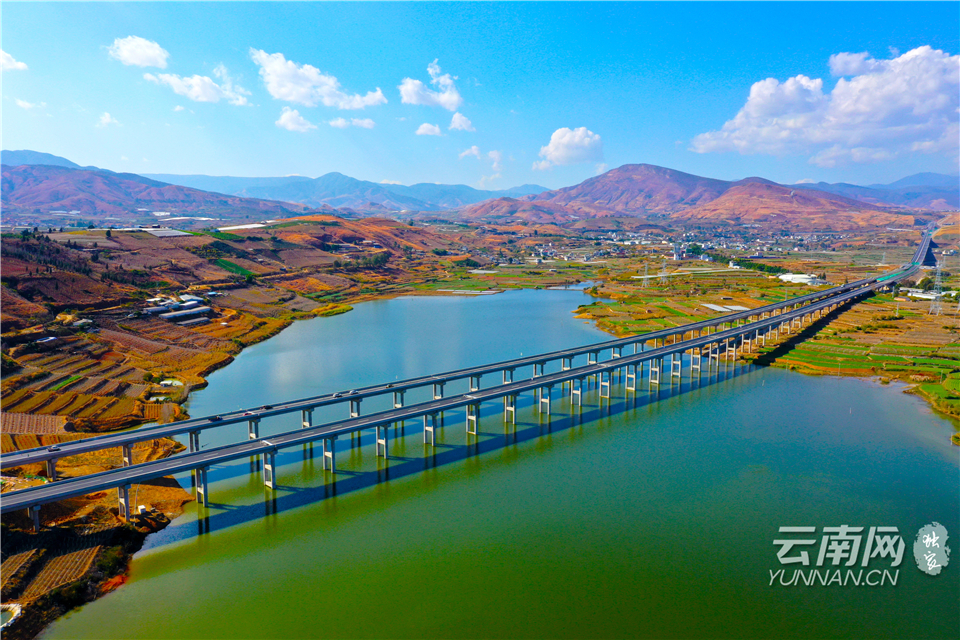 亚欧通衢向未来——沿着高速看新疆立体交通新图景