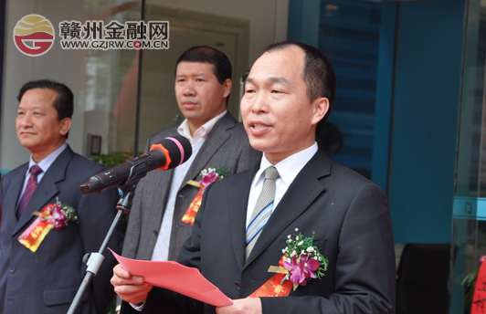 国有大行入局 村镇银行变身支行强根脉