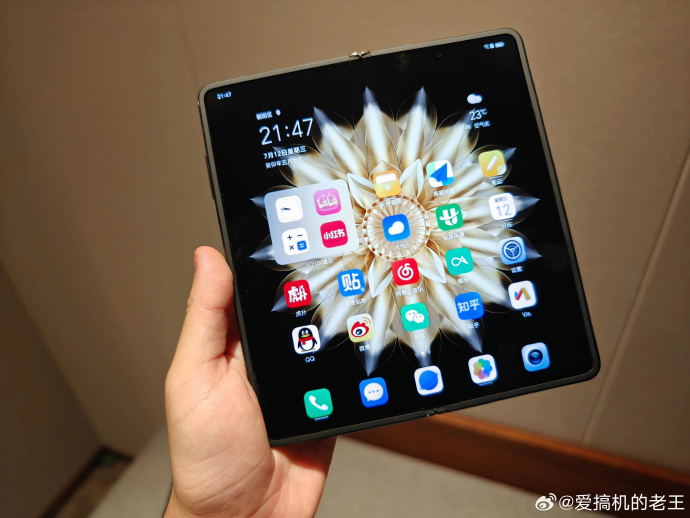 让折叠屏成为用户“主力机” 荣耀推进“阿尔法战略”