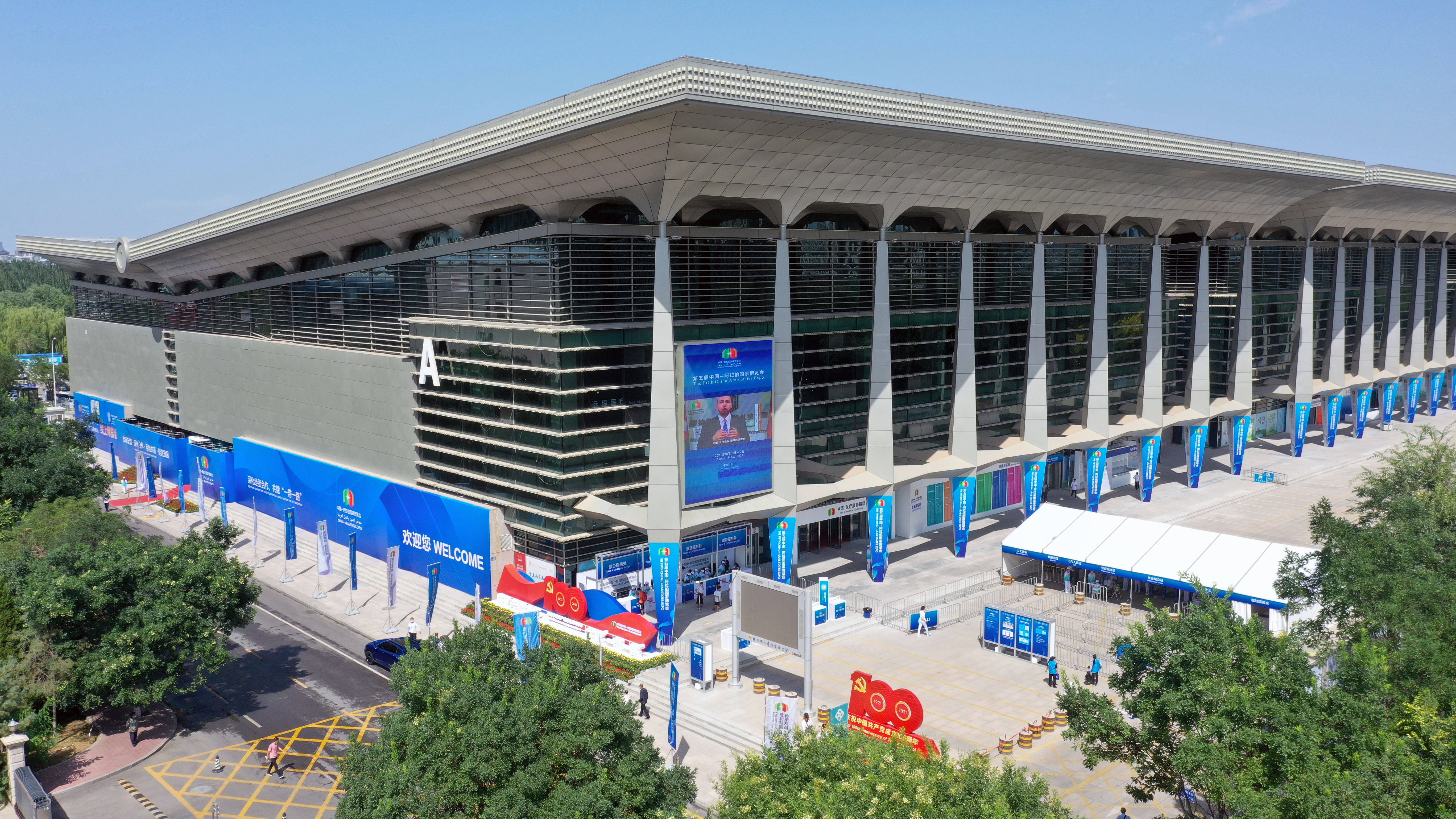 共话中国经济新机遇｜通讯：穿越撒哈拉沙漠的“中阿携手发展之路”