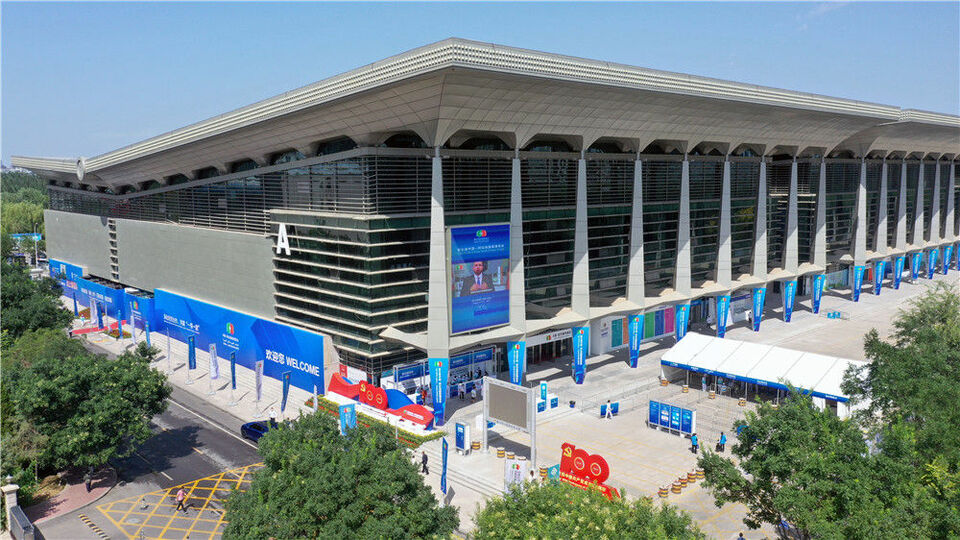 共话中国经济新机遇|通讯:穿越撒哈拉沙漠的“中阿携手发展之路”