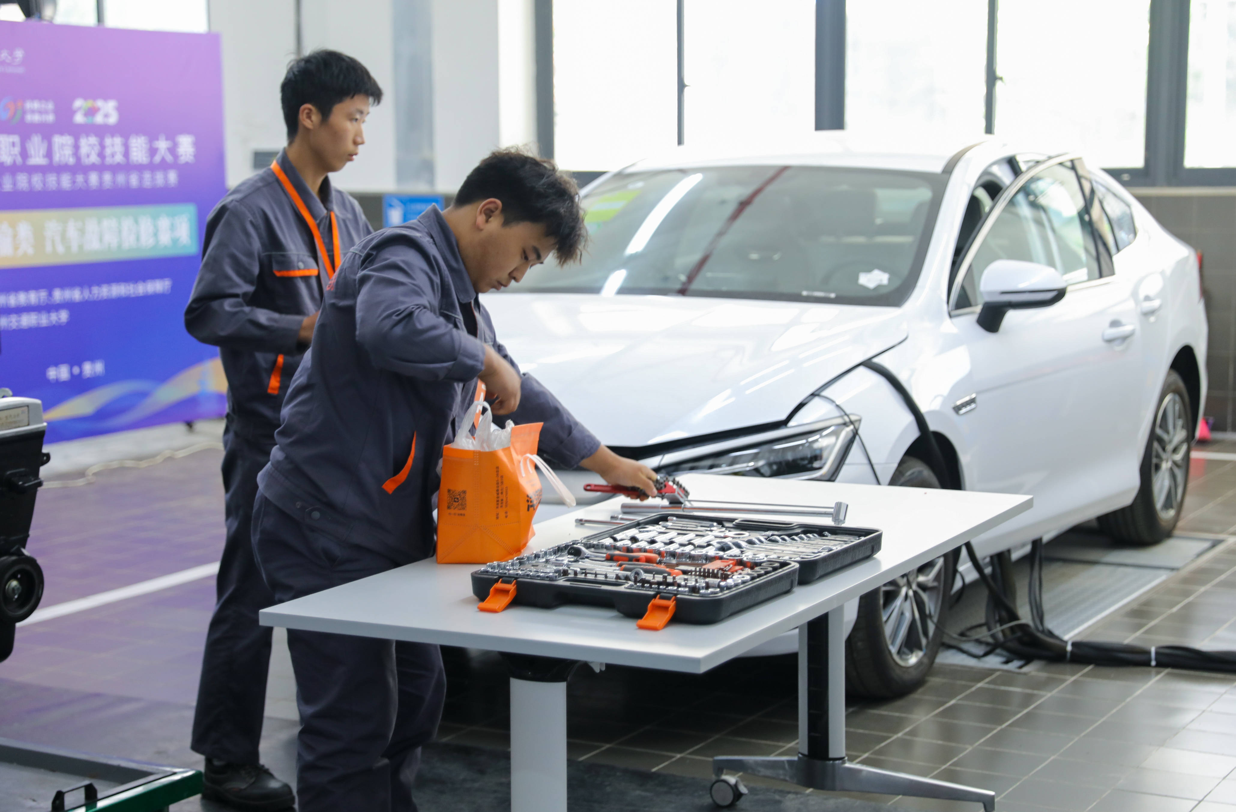 上半年全国城镇新增就业695万人,下一步从五方面稳就业