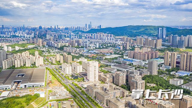 今年上半年全国新设经营主体1327.8万户