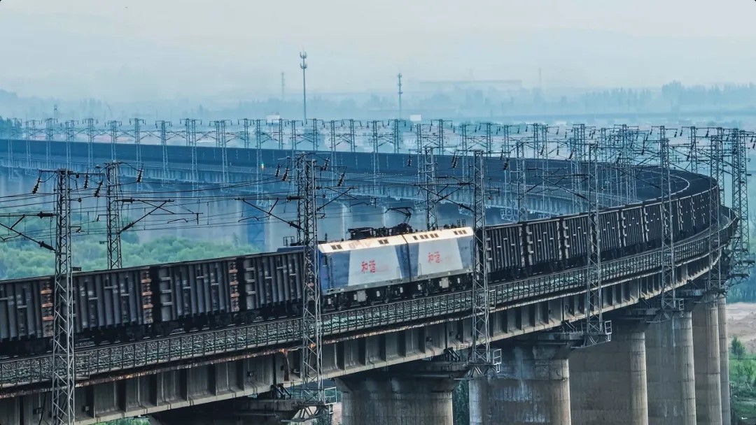 1至7月国家铁路发送货物23.31亿吨