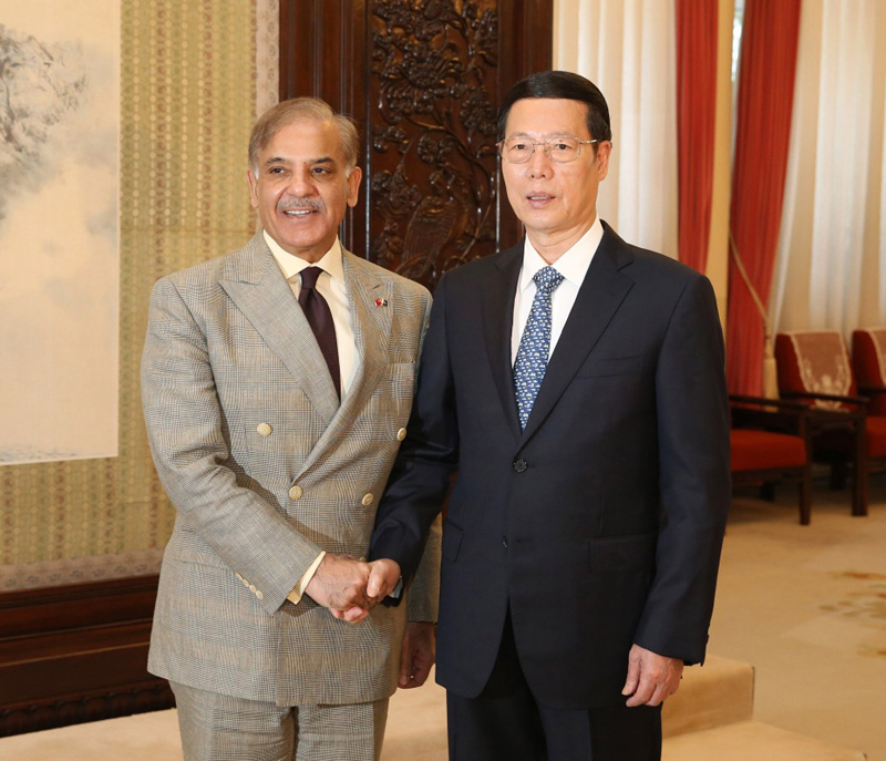 习近平会见巴基斯坦总理夏巴兹