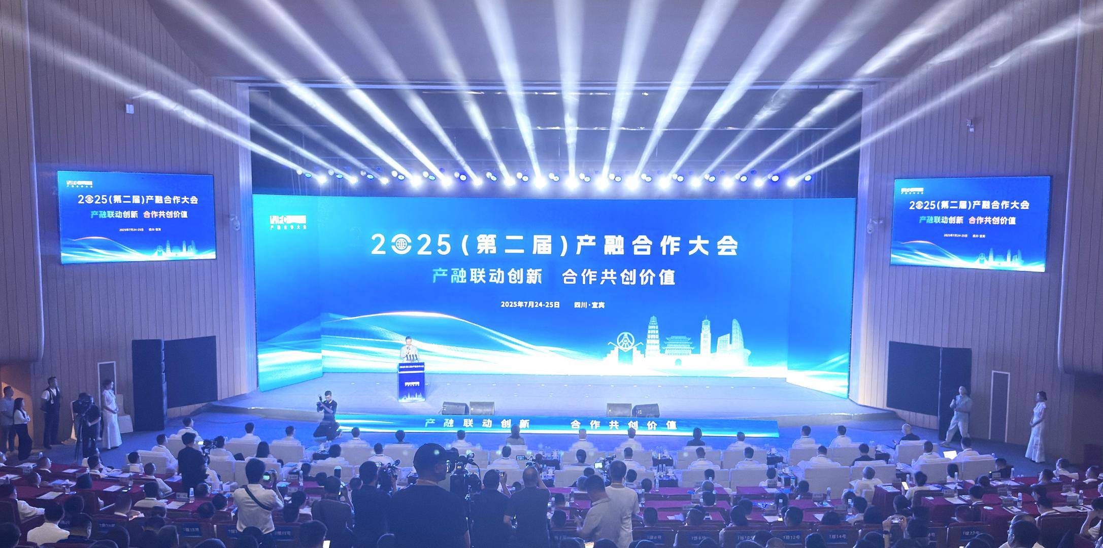 厦门产融会客厅揭牌 首场活动聚焦股权投资与产融结合新机遇