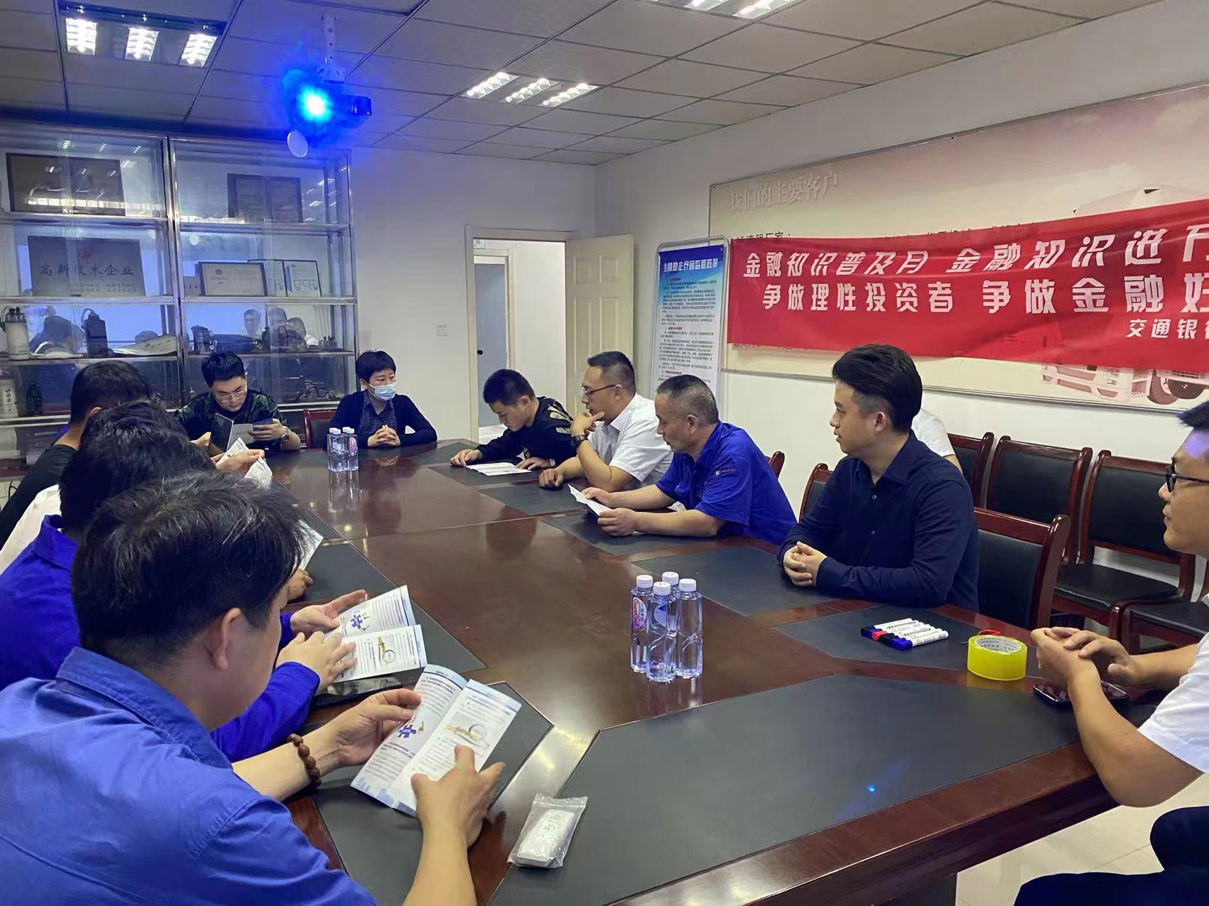 “扬帆出海 金融护航——百城万企稳外贸”青岛站活动举行