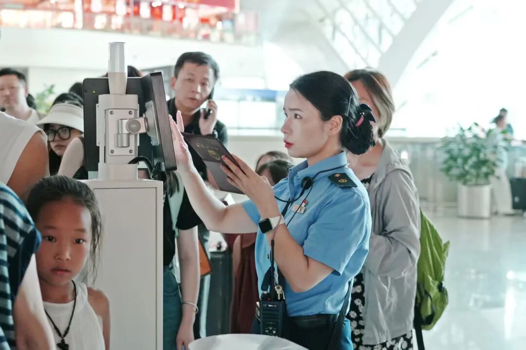 交通运输部预计中秋国庆假期全社会跨区域人员流动量将达到23.6亿人次