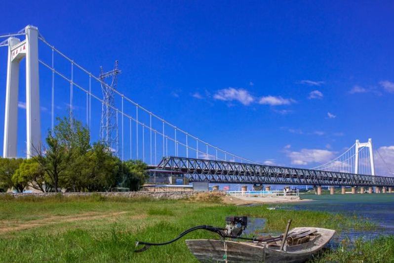 天堑通途 山乡巨变——写在新的世界第一高桥通车之际