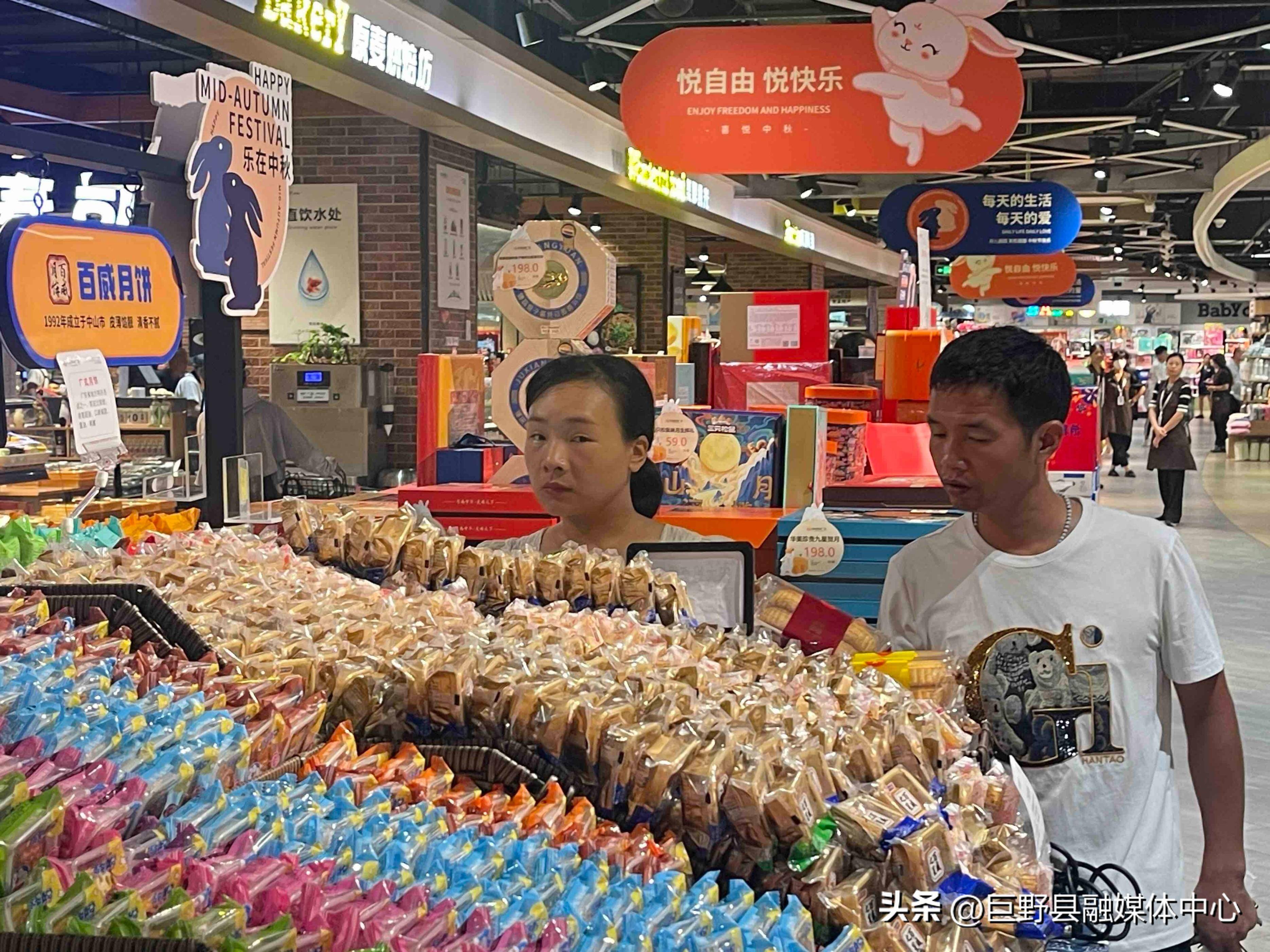 国庆中秋假期消费市场人气旺亮点多