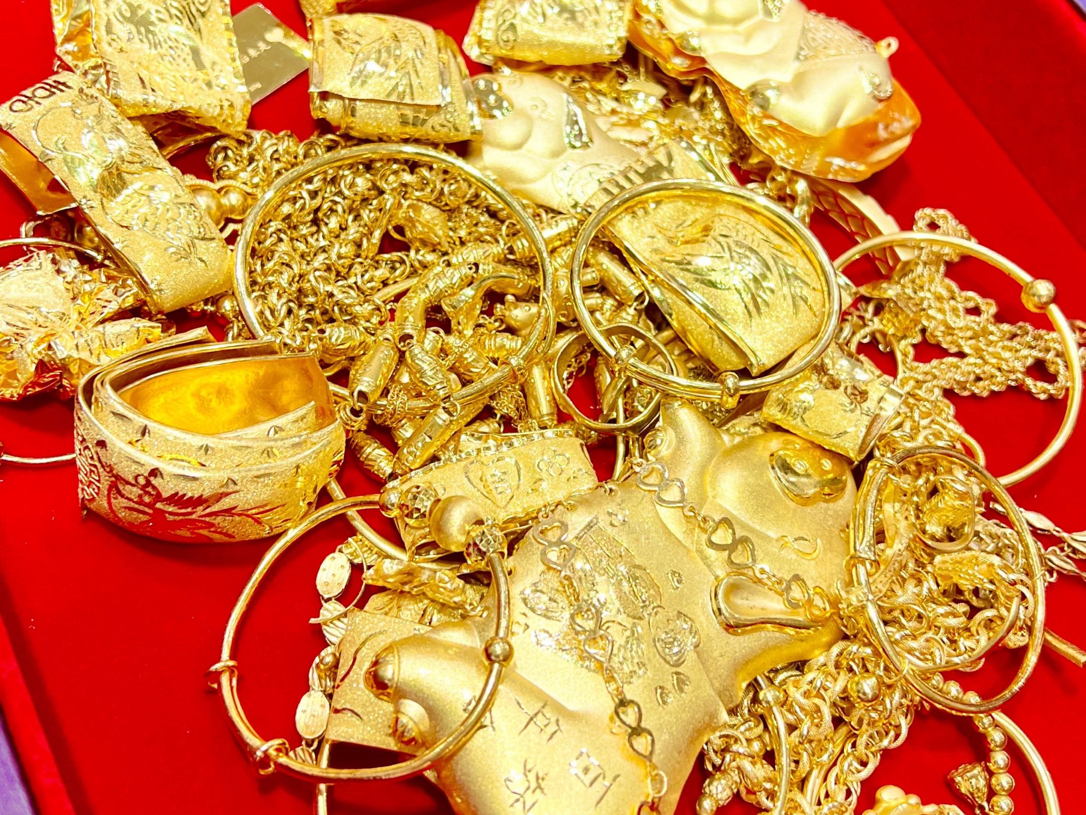 金价狂飙下的市场众生相