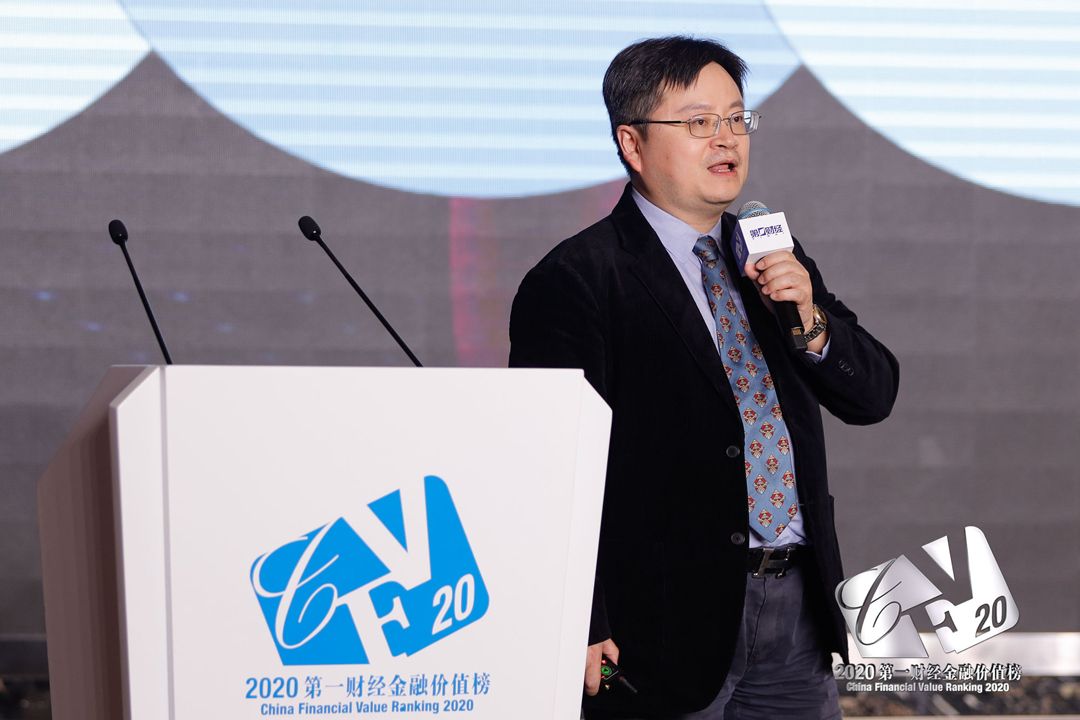 财经聚焦|潮流“挂”身上 小包挂“摇动”新浪潮