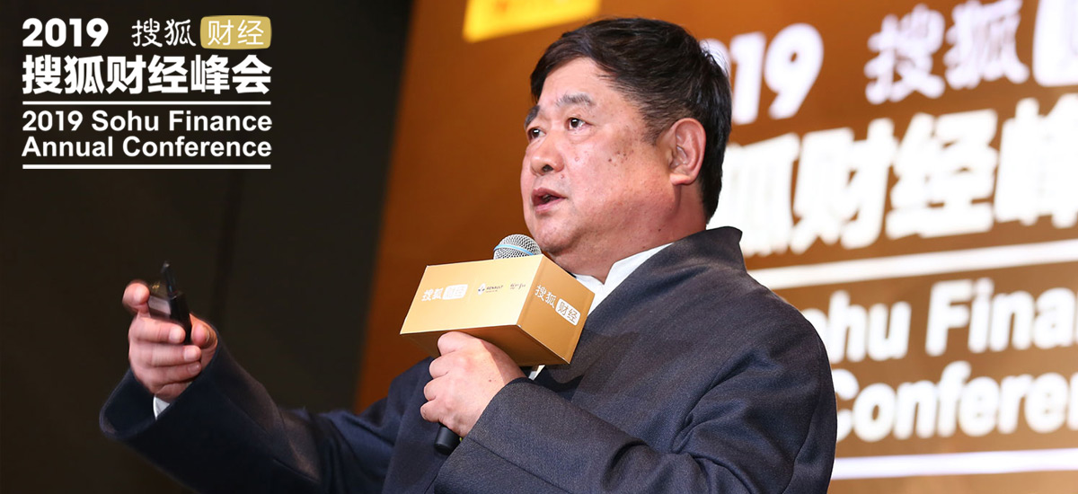 财经聚焦|潮流“挂”身上 小包挂“摇动”新浪潮