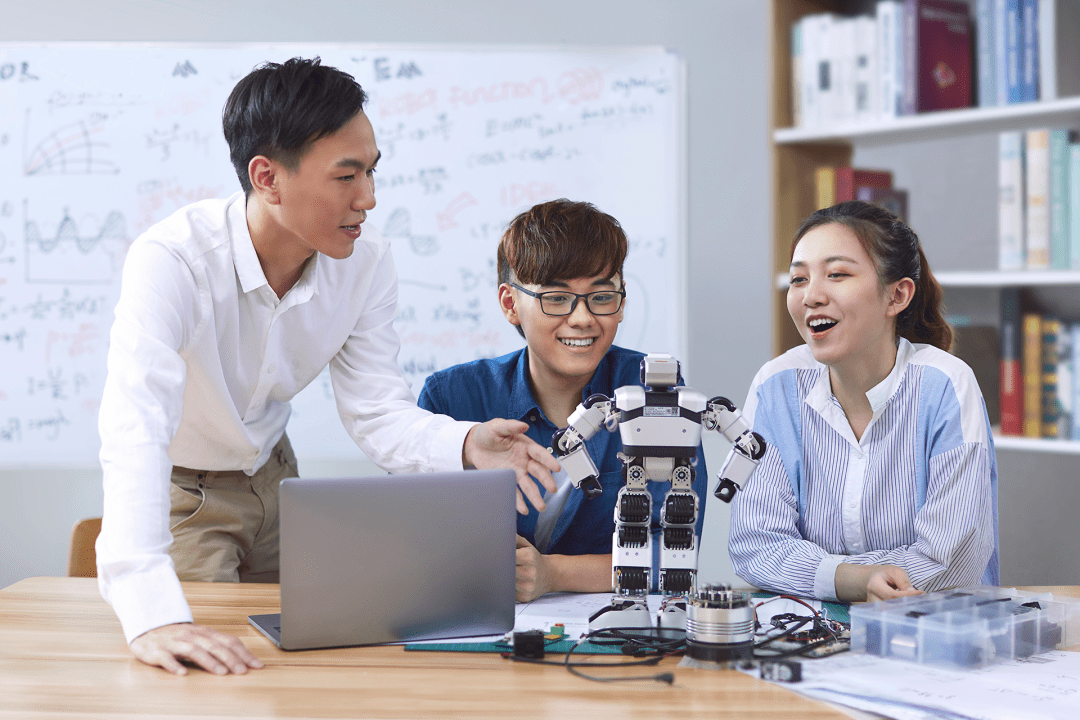 方大特钢轮轴在线加油机器人获国家发明专利授权