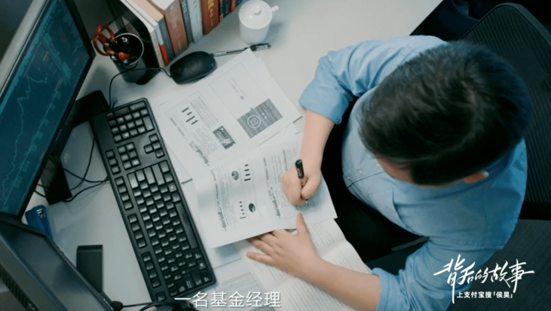 “专业基民”新动向:左手科技右手黄金