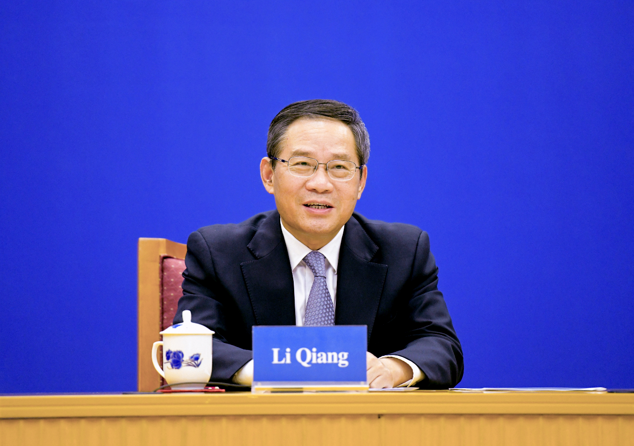 李强会见俄罗斯总统普京