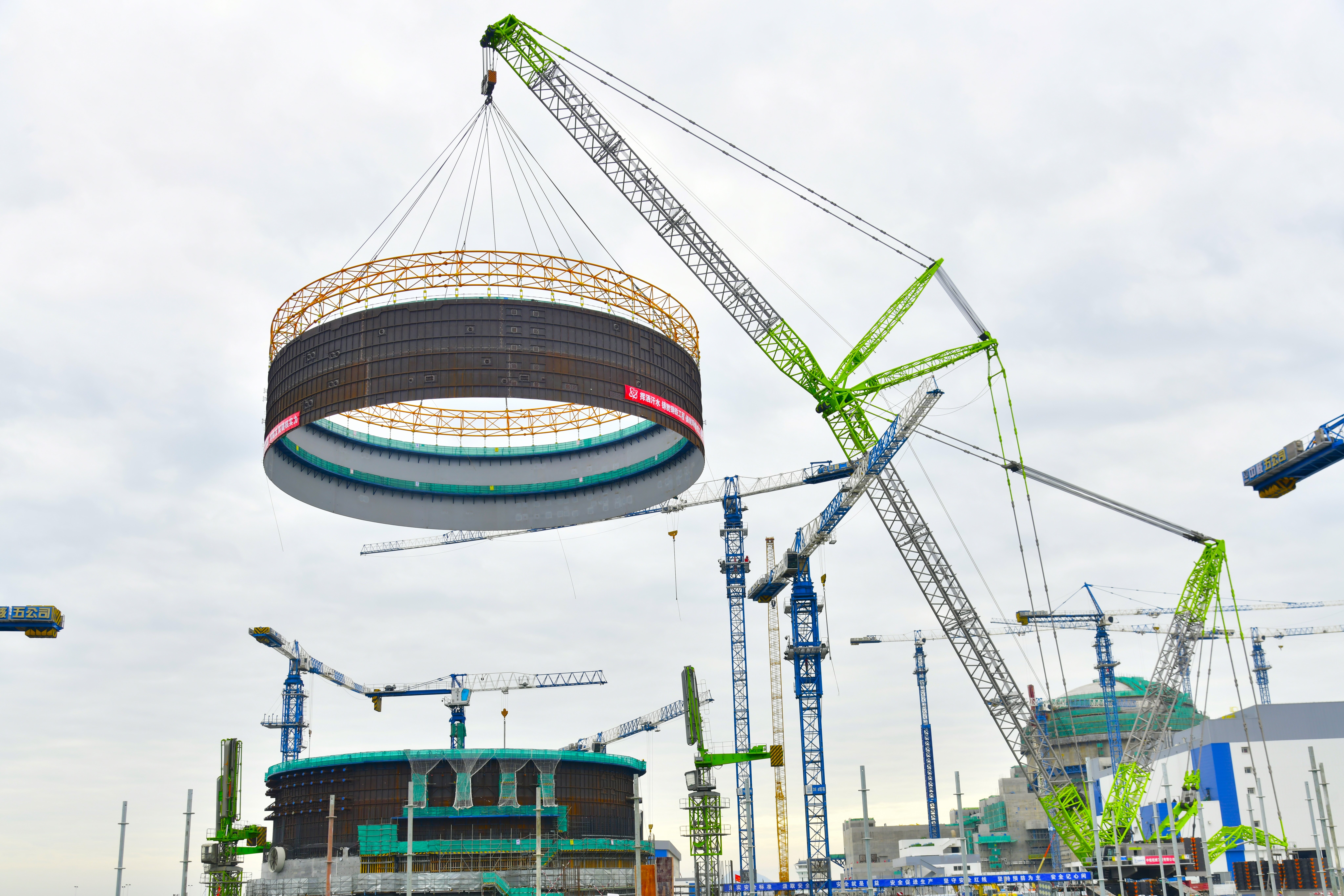 我国首个配置冷却塔的“华龙一号”核电机组全面启动建设