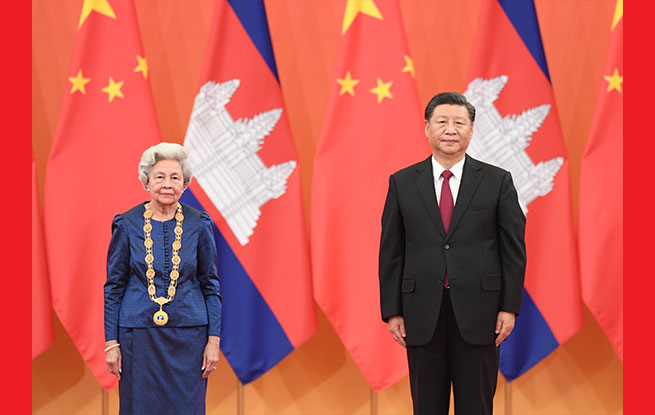 习近平会见汤加国王图普六世