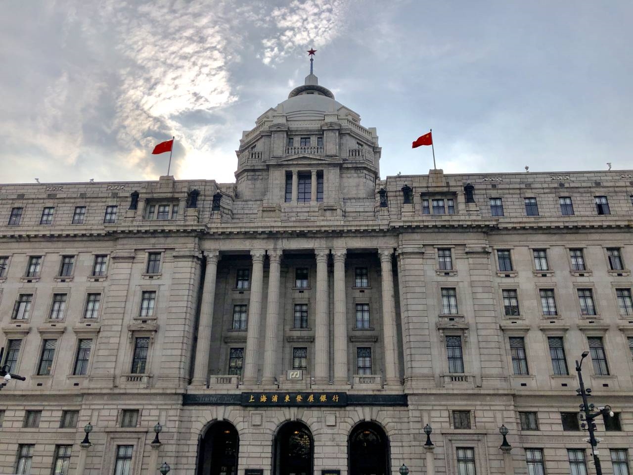 中金公司捐资驰援香港大埔火灾救援