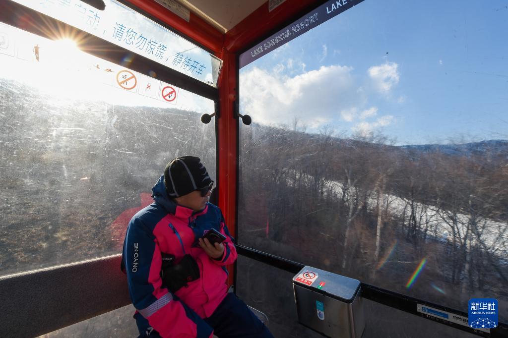 新华视点｜乘冬而起 向雪而行——冰雪经济高质量发展新观察