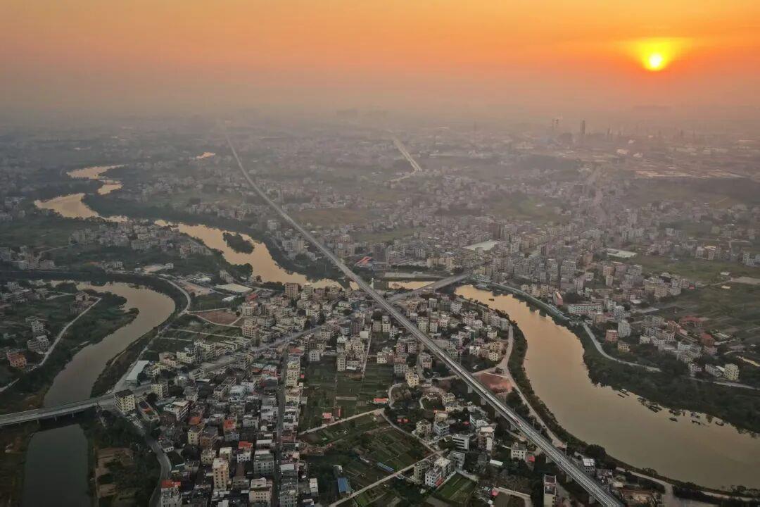 新华社权威快报丨大湾区携手北部湾 广州至湛江高铁开通运营