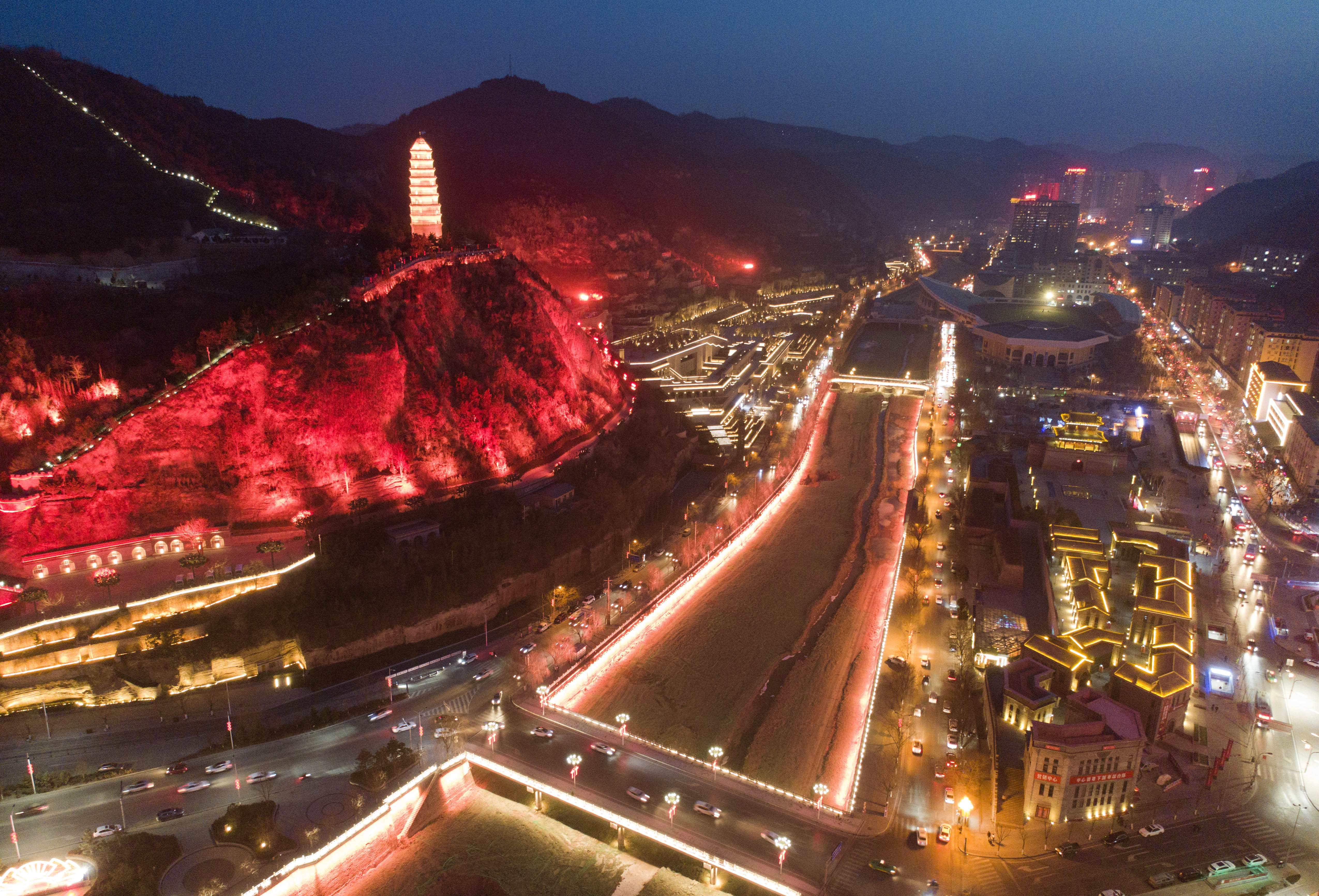 新华视点丨岁末回望:锦绣山河间的民生温度与奋进力量