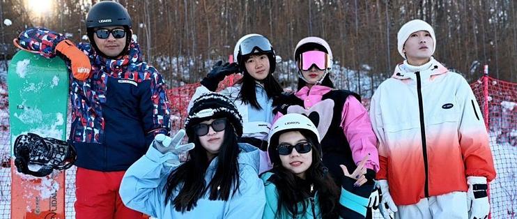 长白山：元旦假期全域国内游客接待量同比增超七成 冰雪游吸引力持续释放