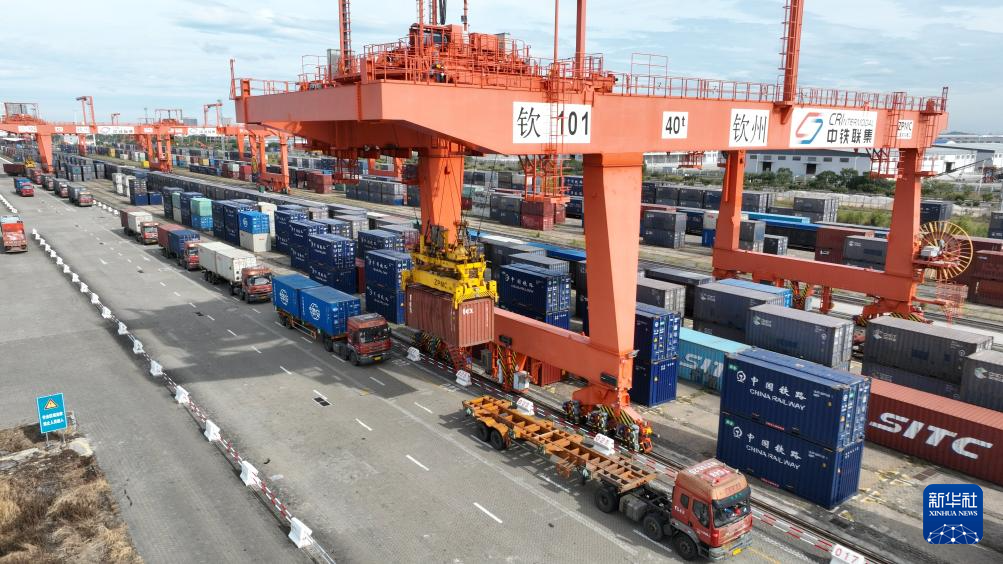 2025年重庆经西部陆海新通道运输货物箱量同比增长30%