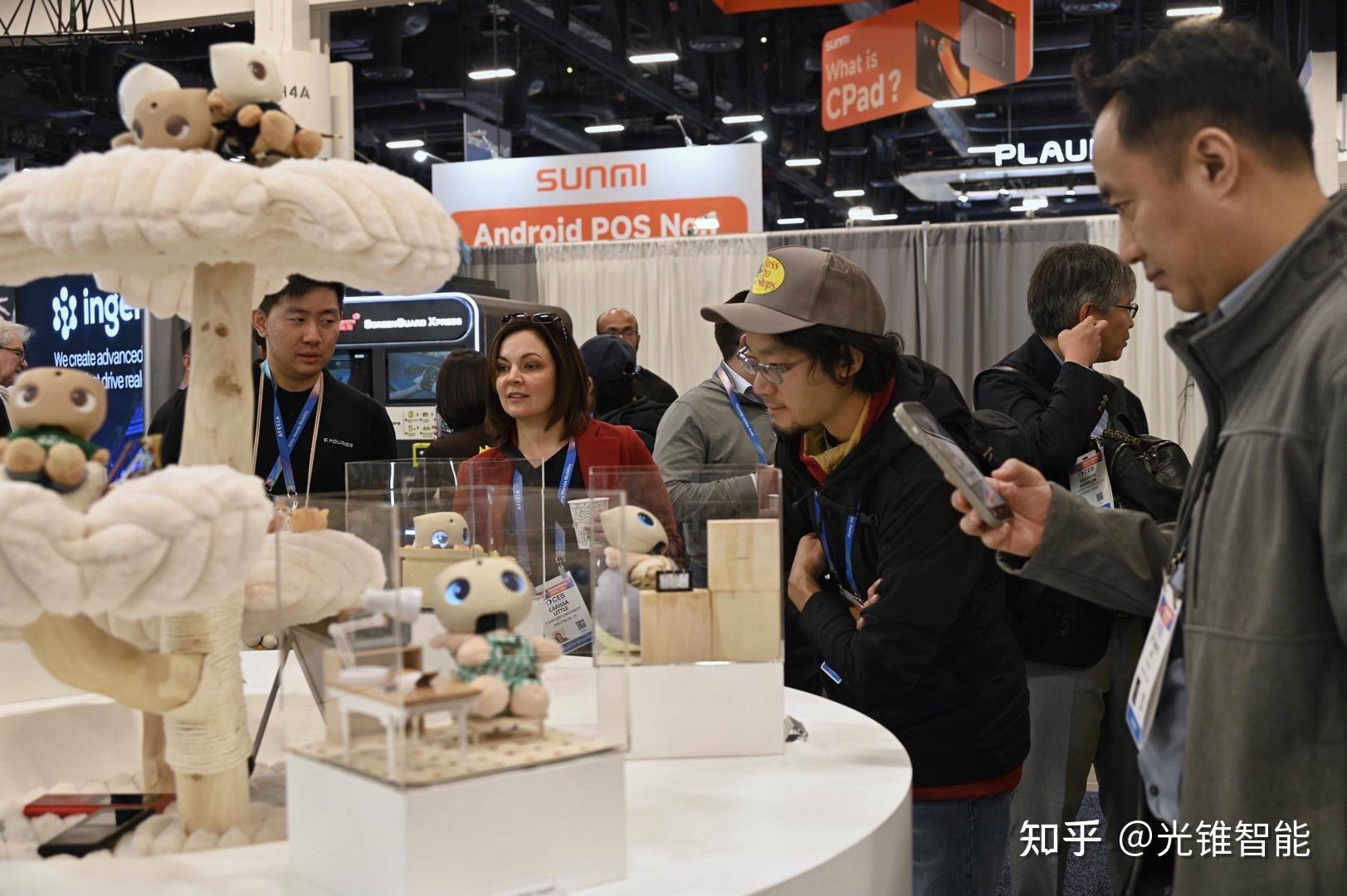 星动纪元携人形机器人产品矩阵亮相CES