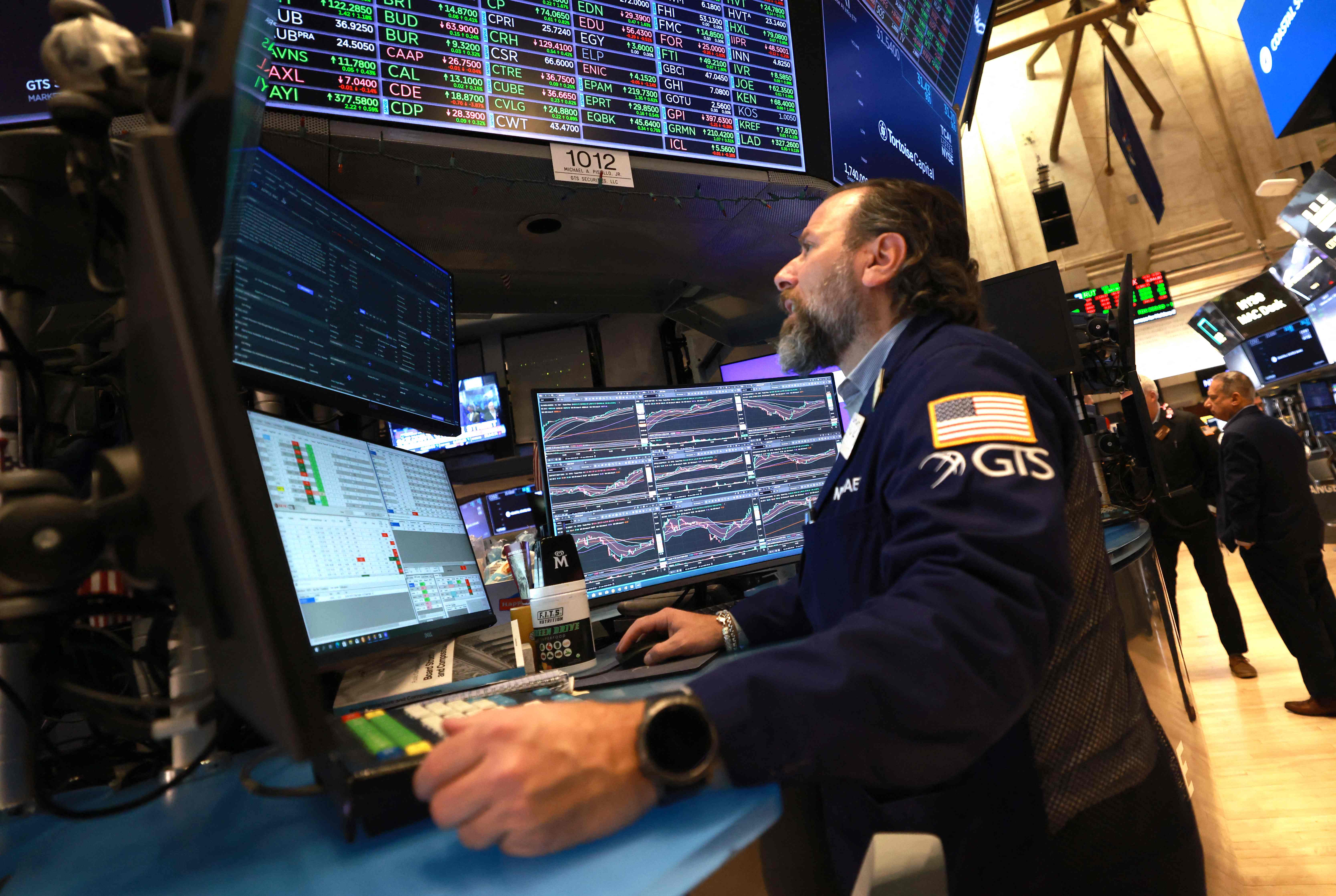 纽约股市三大股指29日涨跌不一