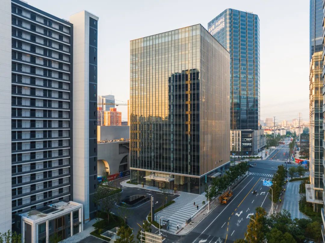 元隆雅图：聚焦“大IP+科技”战略 预计2025年营收同比增长