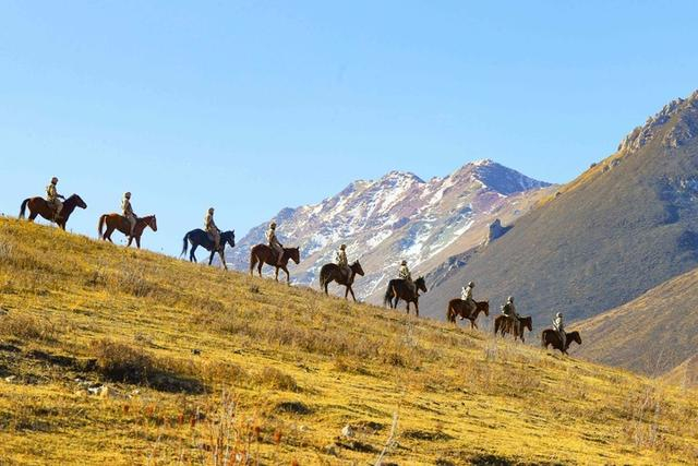 一马当先热血涌——陆军第76集团军某旅玉树独立骑兵连春节见闻