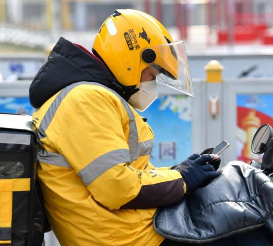 “外卖在变，人情味没变”——骑手与城市的“互暖”新春
