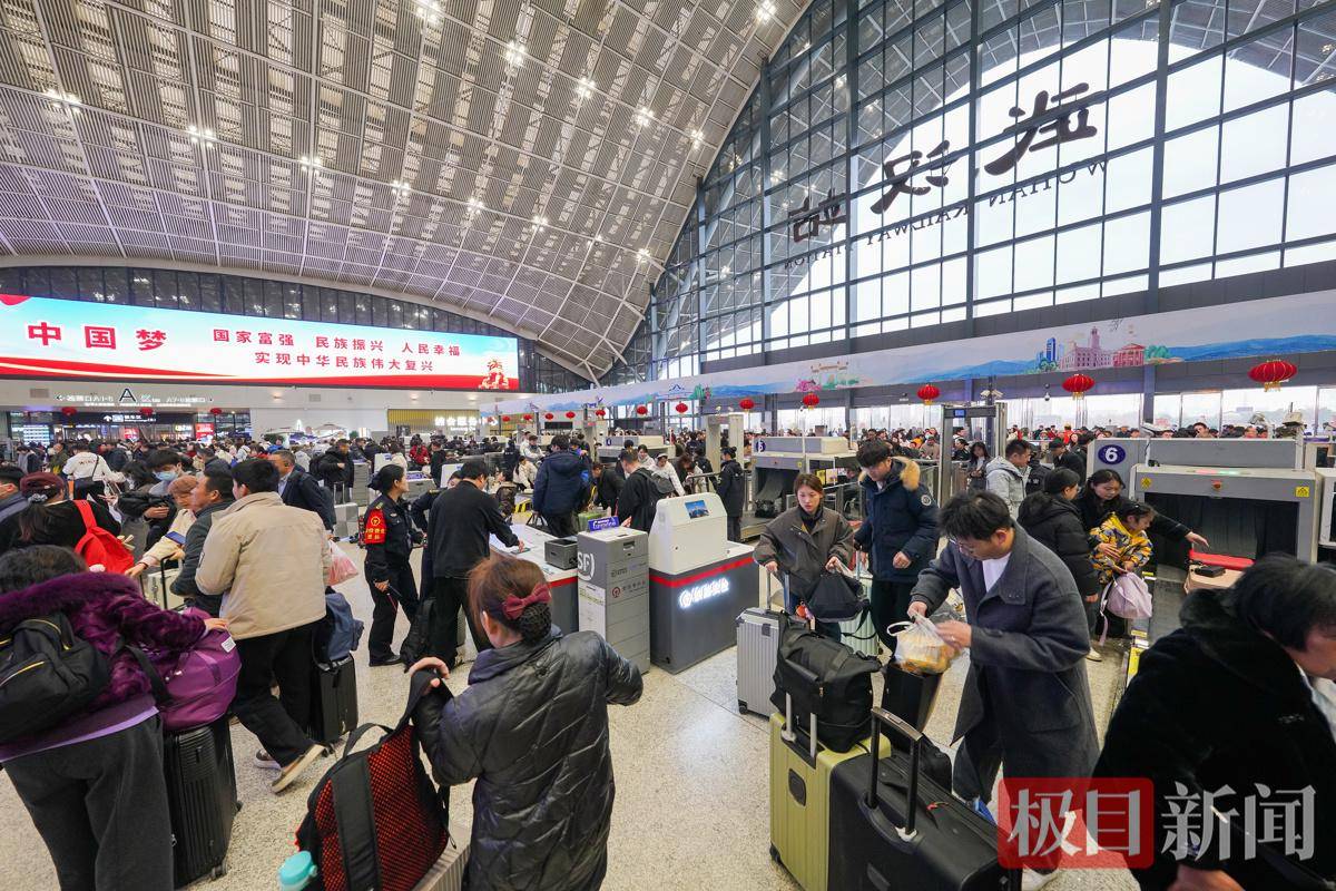 全国铁路迎来返程客流最高峰