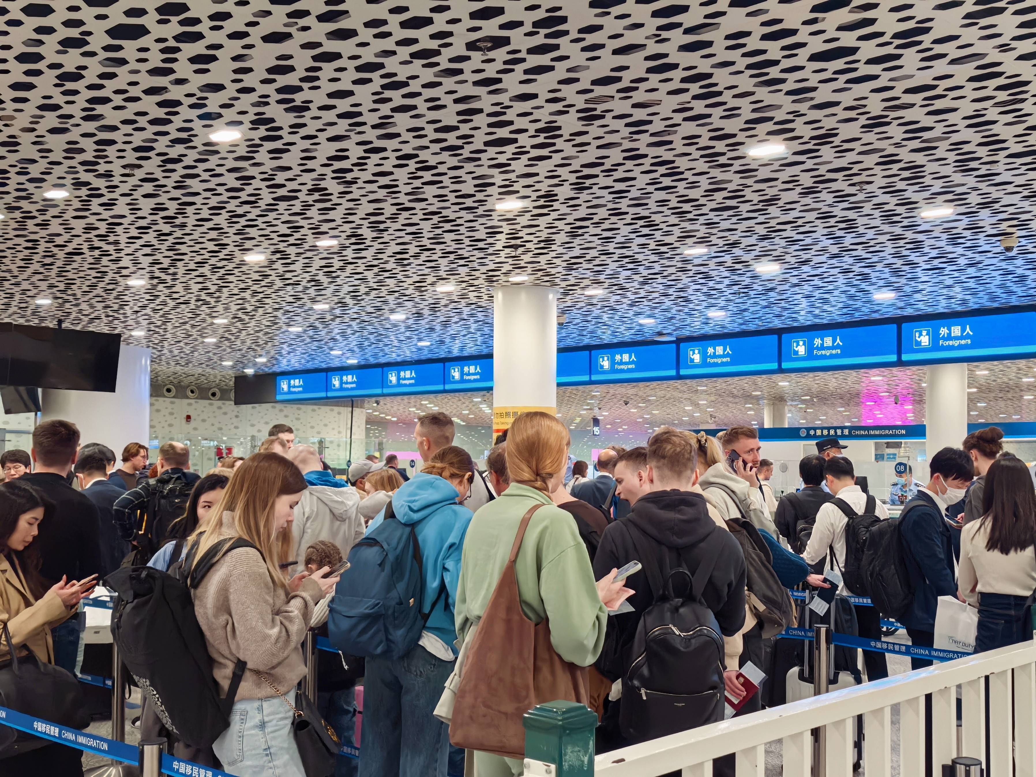 春节假期日均出入境人次同比增长10.1%