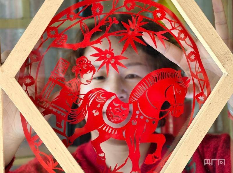 新春走基层丨非遗剪纸 巧手兴村