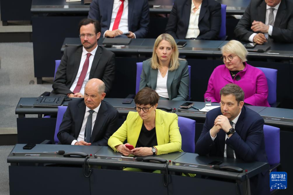 德国总理默茨抵达北京开始访华 高规格经贸代表团随行