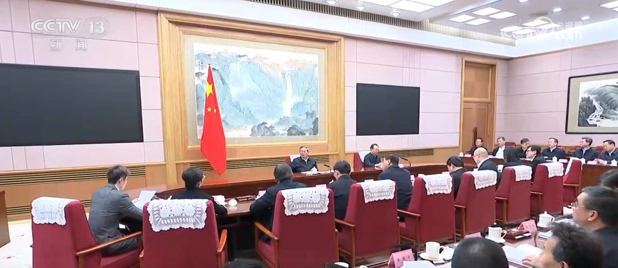 两会受权发布丨李强在政府工作报告中提出，加强重点领域风险防范化解和安全能力建设