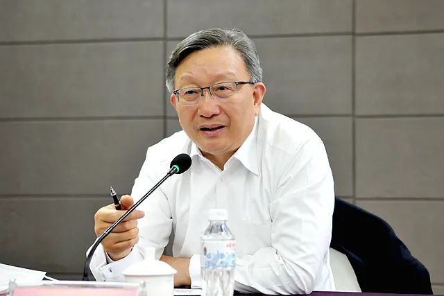 两会现场速递丨让校园随处有奔跑的身影、爽朗的笑声——代表委员热议学生体质强健计划