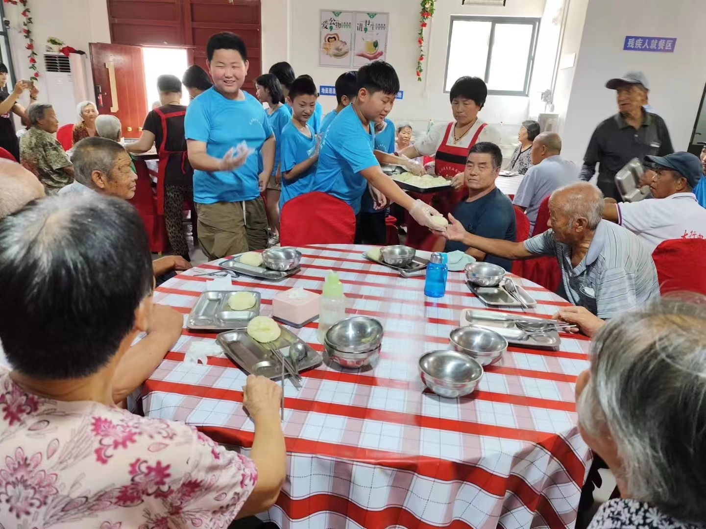 会外看会丨老年助餐服务：“小饭碗”托起“大民生”