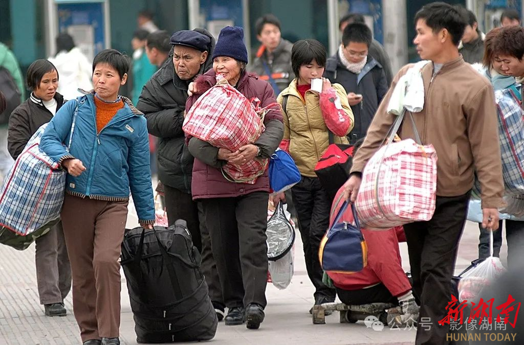 从春运之“变”，看中国经济蓬勃活力