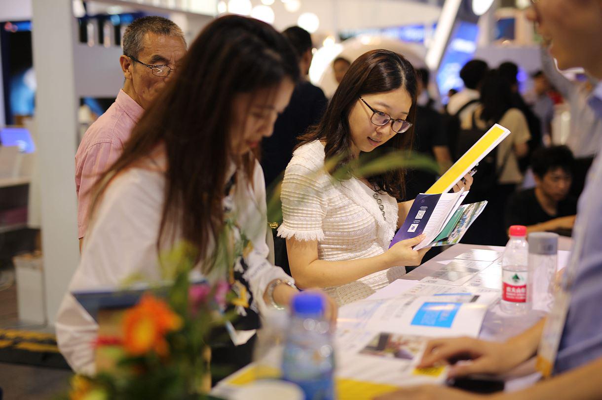 合合信息:截至2025年末C端主要产品月活达1.9亿